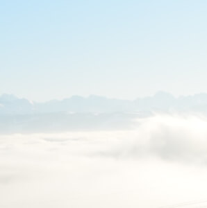 Auffahrt: Jesus Christus wurde auf einer Wolke emporgehoben.